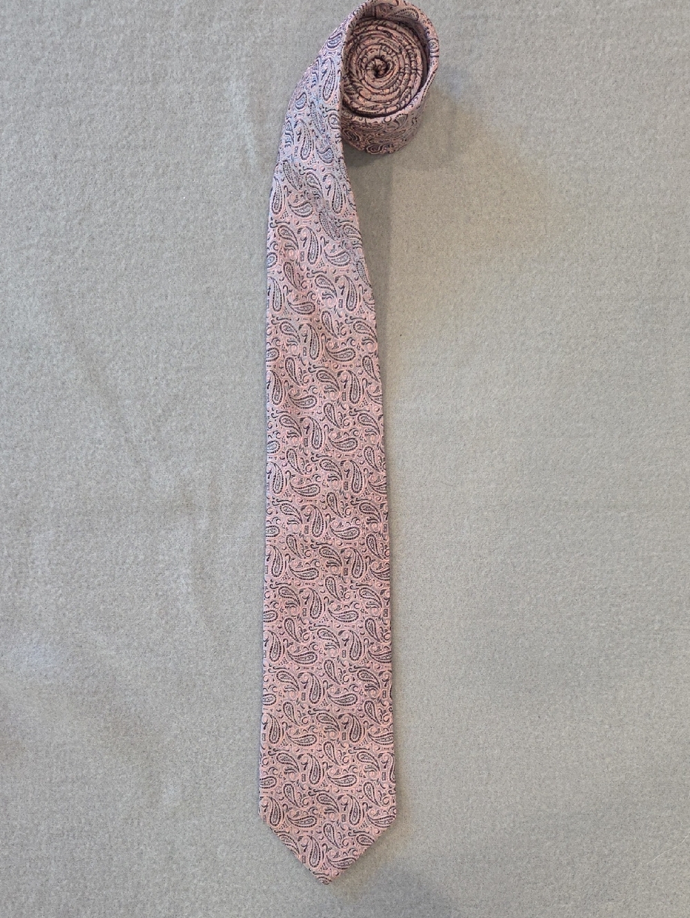 Boss: Hugo Boss Men's Pink Paisley Silk Tie with Navy Accents (3.15")